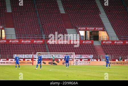 Stadt Mainz, Deutschland. 7. Nov, 2020. firo: 07.11.2020 Fußball, 1. Bundesliga, Saison 2020/2021, FSV FSV Mainz 05 - FC Schalke 04 Geisterspiel, leere, leere Plätze, Reichweite, Tribüne, Stadion, Block, innen, Verwendung weltweit Credit: dpa/Alamy Live News Stockfoto