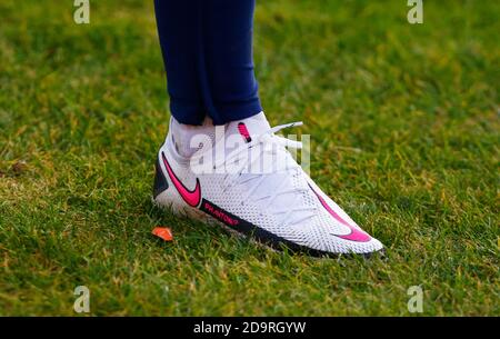 Barnett, Großbritannien. November 2020. EDGWARE, ENGLAND - NOVEMBER 07: Stiefel von Alex Morgan von Tottenham Hotspur während der Barclays FA Women's Super League zwischen Tottenham Hotspur und Reading Women im Hive Stadium, Edgware, UK am 07.November 2020 Credit: Action Foto Sport/Alamy Live News Stockfoto