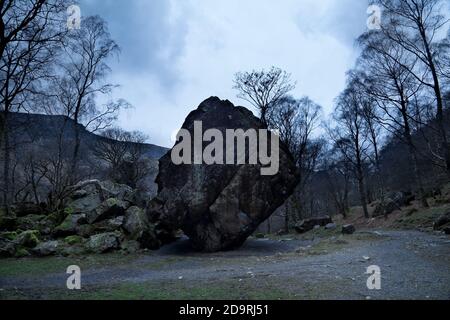 Die Bowder Stein im Borrowdale minus seine Leiter, Lake District, Großbritannien Stockfoto