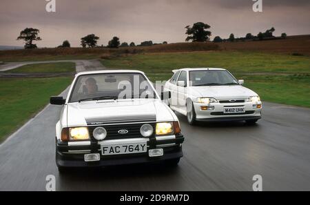 Ford RS Escort RS1600i 1982 (links) und Ford Escort RS Cosworth (Rechts) 1994 Stockfoto