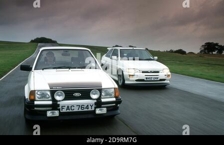 Ford RS Escort RS1600i 1982 (links) und Ford Escort RS Cosworth (Rechts) 1994 Stockfoto