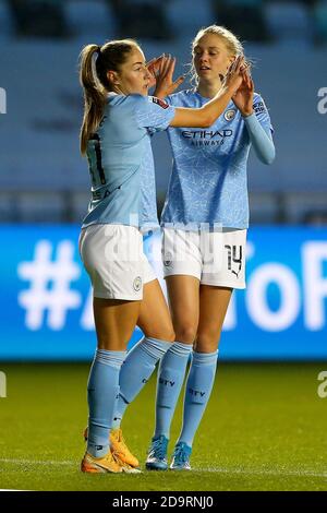 MANCHESTER, ENGLAND. 7. NOVEMBER Citys Janine Beckie feiert den 7-1. November während des Barclays FA Women's Super League-Spiels zwischen Manchester City und Bristol City im Academy Stadium, Manchester am Samstag, 7. November 2020. (Kredit: Chris Donnelly, MI News) Kredit: MI Nachrichten & Sport /Alamy Live Nachrichten Stockfoto