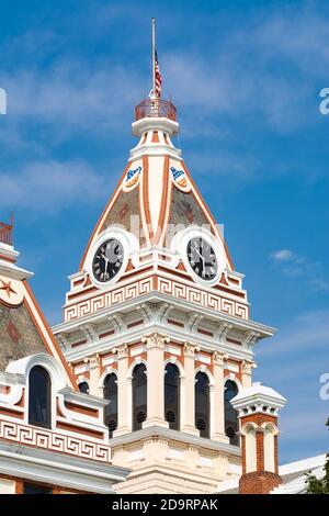 Das Livingston County Courthouse an einem wunderschönen Herbstmorgen. Pontiac, Illinois, USA Stockfoto