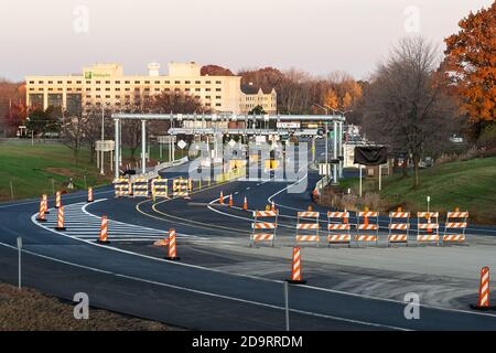 Liverpool, New York, USA. November 2020. Bargeldloses Mautsystem wird installiert, um Mautstellen entlang der New York State Thruway an der Ele zu ersetzen Stockfoto