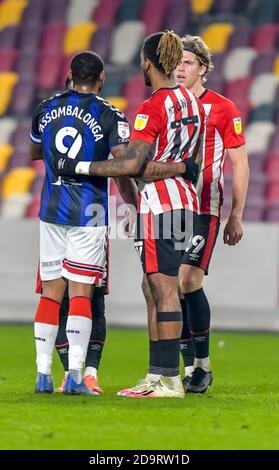 London, Großbritannien. November 2020. Das Ende des Spiels der EFL Sky Bet Championship zwischen Brentford und Middlesbrough im Brentford Community Stadium, London, England am 7. November 2020. Foto von Phil Hutchinson. Nur redaktionelle Verwendung, Lizenz für kommerzielle Nutzung erforderlich. Keine Verwendung bei Wetten, Spielen oder Veröffentlichungen einzelner Vereine/Vereine/Spieler. Kredit: UK Sports Pics Ltd/Alamy Live Nachrichten Stockfoto