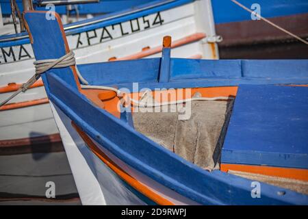 Detail von bunten Booten in Porticello, Sizilien Stockfoto