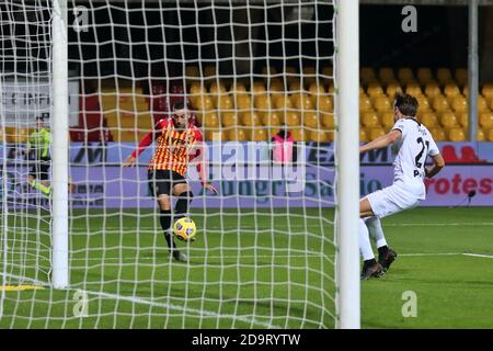 Benevento, Italien. November 2020. Roberto Insigne (Benevento Calcio) während der Serie A Fußballspiel zwischen Benevento Calcio - Spezia Calcio, Stadio Ciro Vigorito am 7. November 2020 in Benevento Italien - Foto Emmanuele Mastrodonato /LM Kredit: Unabhängige Fotoagentur/Alamy Live Nachrichten Stockfoto