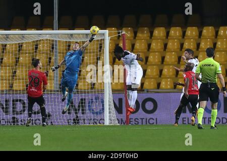 Benevento, Italien. November 2020. Lorenzo MontipÃÂ² (Benevento Calcio) während der Serie EIN Fußballspiel zwischen Benevento Calcio - Spezia Calcio, Stadio Ciro Vigorito am 7. November 2020 in Benevento Italien - Foto Emmanuele Mastrodonato/LM Credit: Emmanuele Mastrodonato/LPS/ZUMA Wire/Alamy Live News Stockfoto