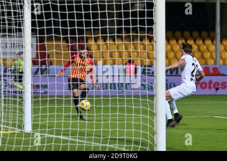 Benevento, Italien. November 2020. Roberto Insigne (Benevento Calcio) während der Serie A Fußballspiel zwischen Benevento Calcio - Spezia Calcio, Stadio Ciro Vigorito am 7. November 2020 in Benevento Italien - Foto Emmanuele Mastrodonato/LM Kredit: Emmanuele Mastrodonato/LPS/ZUMA Wire/Alamy Live News Stockfoto