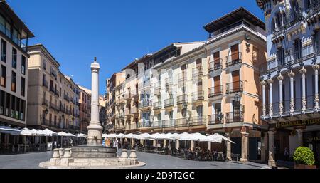 Der Torico-Platz von Teruel (Plaza Carlos Castel, im Volksmund auch „Plaza del Torico“ genannt) ist der wichtigste Treffpunkt der Bürger von Terue Stockfoto