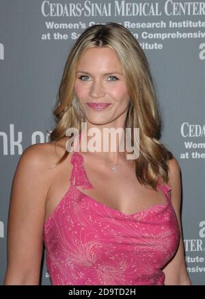 Natasha Henstridge bei DER 4. Jährlichen Elyse Walker Pink Party Benefit für Cedars Sinai Women's Cancer Research Institute, Santa Monica, CA, Stockfoto