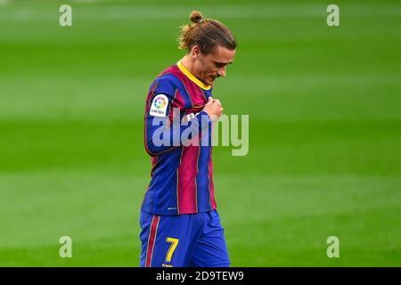 Barcelona, Spanien. November 2020. Antoine Griezmann vom FC Barcelona reagiert, nachdem er eine Strafe während des La Liga-Spiels zwischen dem FC Barcelona und Real Betis am 7. November 2020 im Camp Nou Stadium in Barcelona, Spanien, versagt hat. (Foto von PRESSINPHOTO) Credit: Pro Shots/Alamy Live News Stockfoto