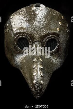 Plague Doctor Maske Isoliert Gegen Schwarzen Hintergrund Stockfoto