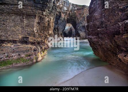 Die schönen Felsformationen des Kathedralen Strand. Lugo, Galicien, Spanien Stockfoto