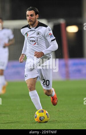 Benevento, Italien. November 2020. Simone Bastoni Spieler von Spezia, während des Spiels der italienischen Serie A Fußball-Meisterschaft zwischen Benevento vs Spezia Endergebnis 0-3, Spiel im Ciro Vigorito Stadion in Benevento gespielt. Italien, 07. November 2020. (Foto von Vincenzo Izzo/Sipa USA) Quelle: SIPA USA/Alamy Live News Stockfoto