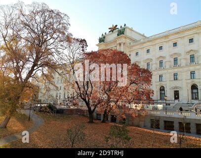 Ein Blick aus dem Gebäude des Kongress- & Veranstaltungszentrums Hofburg Wien und der OSZE-Organisation für Sicherheit und Zusammenarbeit in Europa. Wien, Österreich in 1 Stockfoto