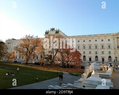 Ein Blick aus dem Gebäude des Kongress- & Veranstaltungszentrums Hofburg Wien und der OSZE-Organisation für Sicherheit und Zusammenarbeit in Europa. Wien, Österreich in 1 Stockfoto