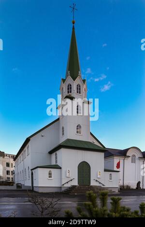 Die Fríkirkjan í Reykjavík (Freie Kirche in Reykjavik) ist eine Kirche, die von der Staatskirche getrennt ist. Island Stockfoto