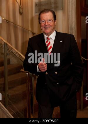 Roger Moore im Sheraton Park Tower, London, 9. April 2009 Stockfoto