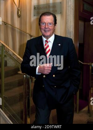 Roger Moore im Sheraton Park Tower, London, 9. April 2009 Stockfoto