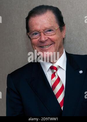 Roger Moore im Sheraton Park Tower, London, 9. April 2009 Stockfoto