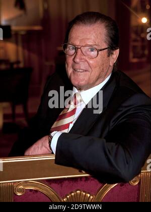 Roger Moore im Sheraton Park Tower, London, 9. April 2009 Stockfoto