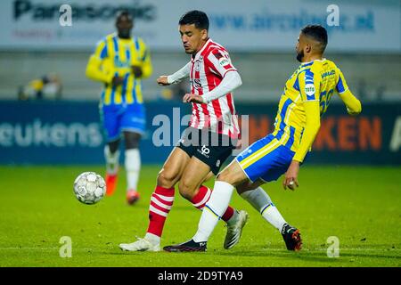 WAALWIJK, NIEDERLANDE - 7. NOVEMBER: Abdou Harroui von Sparta Rotterdam, Ahmed Touba von RKC Waalwijk während des niederländischen Eredivisie-Spiels zwischen RKC Waalwijk und Sparta Rotterdam am 7. november 2020 in Waalwijk, Niederlande (Foto: Jeroen Meuwsen/Orange Pictures) Stockfoto