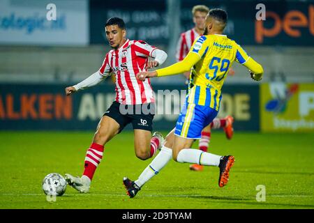 WAALWIJK, NIEDERLANDE - 7. NOVEMBER: Abdou Harroui von Sparta Rotterdam, Ahmed Touba von RKC Waalwijk während des niederländischen Eredivisie-Spiels zwischen RKC Waalwijk und Sparta Rotterdam am 7. november 2020 in Waalwijk, Niederlande (Foto: Jeroen Meuwsen/Orange Pictures) Stockfoto