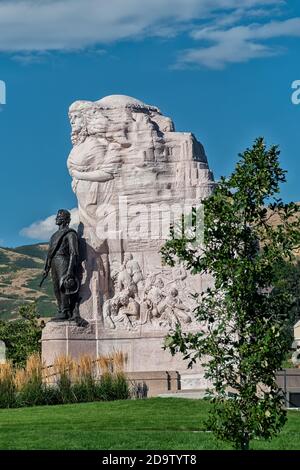 Salt Lake City, Utah, USA - August 25 2017: Mormon Battalion Monument vor dem Kapitolgebäude in der Innenstadt von Salt Lake City, Utah, USA Stockfoto