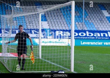 DOETINCHEM, NIEDERLANDE - NOVEMBER 07: Schiedsrichter-Assistent Michael Osseweijer während des niederländischen Keukenkampioendivisie-Spiels zwischen De Graafschap und FC Volendam am 7. november 2020 in De Vijverberg in Doetinchem, Niederlande (Foto: Marcel ter Bals/Orange Pictures) Stockfoto