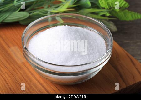 Birkzucker Xylitol in einer Glasschale Stockfoto
