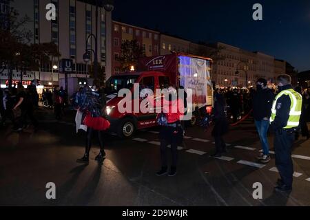 Berlin, Deutschland. November 2020. Protest gegen die polnische Regierung und Verbot der Abtreibung. (Foto: Beata Siewicz/Pacific Press) Quelle: Pacific Press Media Production Corp./Alamy Live News Stockfoto