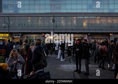 Berlin, Deutschland. November 2020. Protest gegen die polnische Regierung und Verbot der Abtreibung. (Foto: Beata Siewicz/Pacific Press) Quelle: Pacific Press Media Production Corp./Alamy Live News Stockfoto