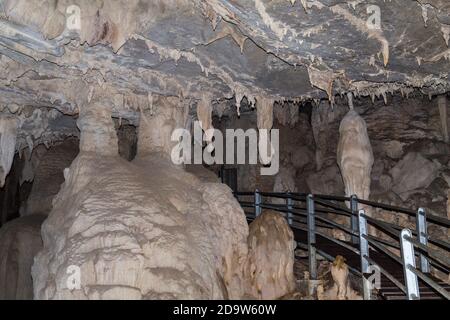 Verschiedene Formationen innerhalb der Wind Cave Kammern im Mulu Nationalpark Stockfoto