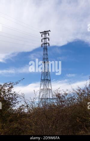 Der 400 kV Thames Crossing Pylon. Dies sind die höchsten Pylons in Großbritannien. Stockfoto