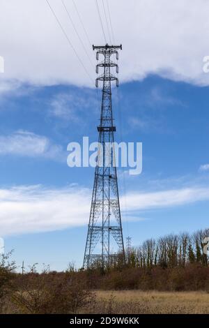 Der 400 kV Thames Crossing Pylon. Dies sind die höchsten Pylons in Großbritannien. Stockfoto