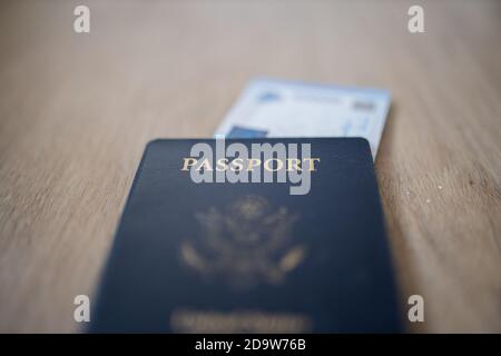 Vereinigte Staaten von Amerika Pass mit einem 50.000 Rupien Bill Inside Stockfoto