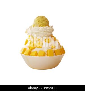 Eis mit reifen Mango isoliert auf weißem Hintergrund gekrönt. Stockfoto