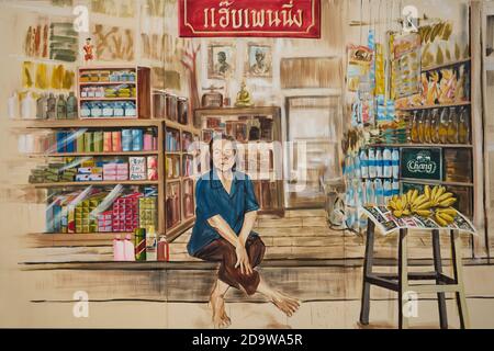 Ein Wandgemälde in der Ong Ang Walking Street von Klong Ong Ang, Chinatown / Phahurat, Bangkok, Thailand, zeigt einen Laden aus vergangenen Jahrzehnten Stockfoto