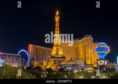 Las Vegas, Nevada/Vereinigte Staaten von Amerika-April 9,2018: Die Schönheit der Lichter des Hotelgebäudes, des Casinos und der Lichter der Nachtstraße Stockfoto