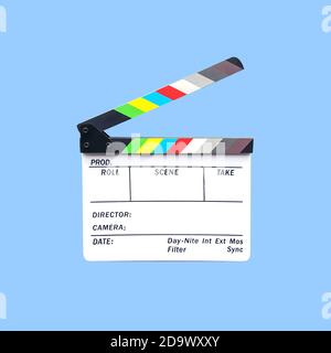 Kamera Schiefer die Ausrüstung für Kino-Postproduktion isoliert auf blauem Hintergrund. Stockfoto