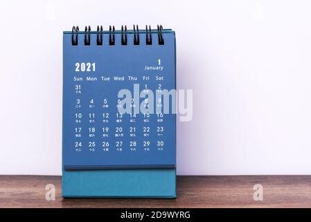 Januar 1 Jahr 2021 blauer Farbkalender Stockfoto