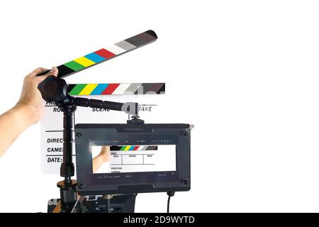LCD-Monitor auf der Kamera Fokus auf eine Hand halten Kamera Schiefer für die Aufnahme isoliert auf weißem Hintergrund. Stockfoto