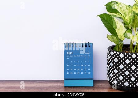 Januar 1 Jahr 2021 blauer Farbkalender Stockfoto