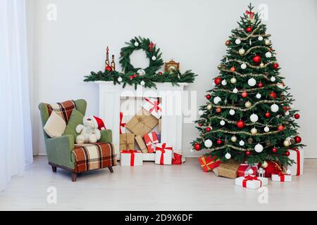 Silvester Weihnachtsbaum mit Geschenken Stockfoto