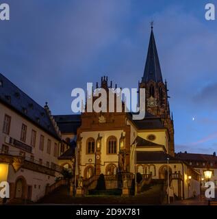 Aschaffenburg, Deutschland - 30. November 2019: Kollegiatsstift oder Basilika St. Peter und Alexander, die älteste Kirche in Aschaffenburg in römischer und Stockfoto