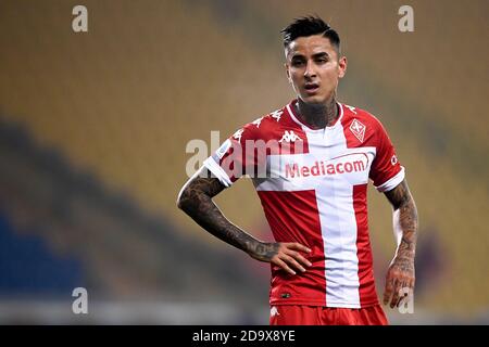 Parma, Italien - 07 November, 2020: Erick Pulgar von ACF Fiorentina schaut während der Serie A Fußballspiel zwischen Parma Calcio und ACF Fiorentina. Das Spiel endete 0-0 Unentschieden. Kredit: Nicolò Campo/Alamy Live Nachrichten Stockfoto