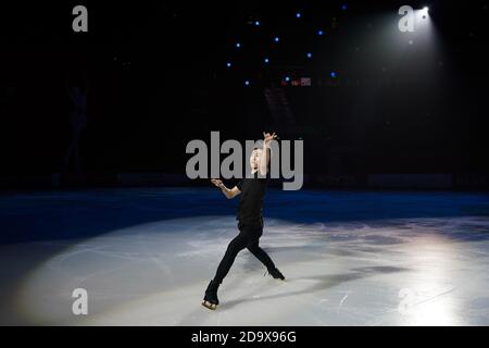 Chongqing. November 2020. Jin Boyang aus China tritt während der Abschlussgala beim Cup of China ISU Grand Prix of Figure Skating 2020 im südwestlichen Chongqing Chinas, 8. November 2020, auf. Quelle: Ju Huanzong/Xinhua/Alamy Live News Stockfoto