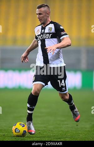 PARMA, ITALIEN - 07. November 2020: Jasmin Kurtic von Parma Calcio in Aktion während der Serie A Fußballspiel zwischen Parma Calcio und ACF Fiorentina. Das Spiel endete 0-0 Unentschieden. (Foto von Nicolò Campo/Sipa USA) Stockfoto