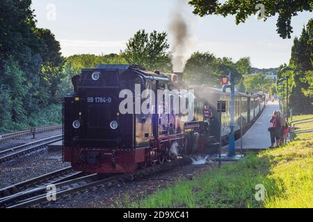 Binz: Rügensche Bäderbahn, genannt Rasender Roland, Dampflokomotive am ...